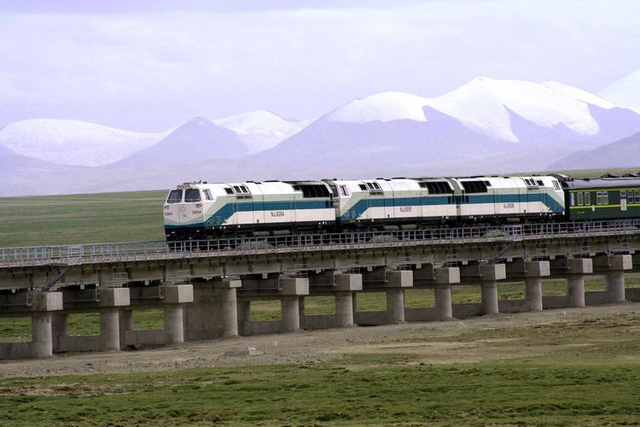 专家高呼“养不起”，中国为何坚持砸3000亿修第二条进藏铁路？
