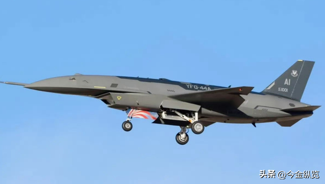 美军工巨头亮出"AI狂怒"！无人战机首飞，全球空战迈入无人时代！