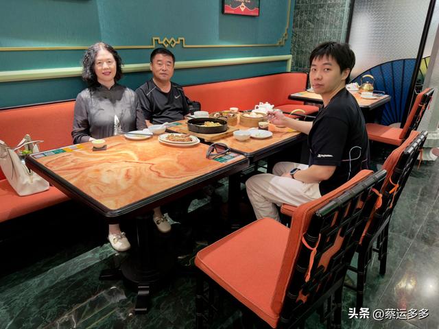 中秋逛豫园，月满人团圆