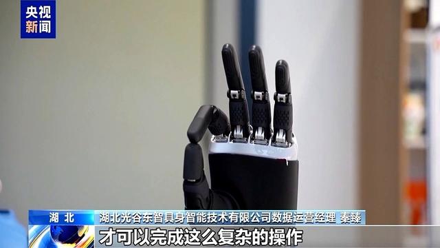能倒水会聊天！保姆机器人亮相 满足家庭照护需求