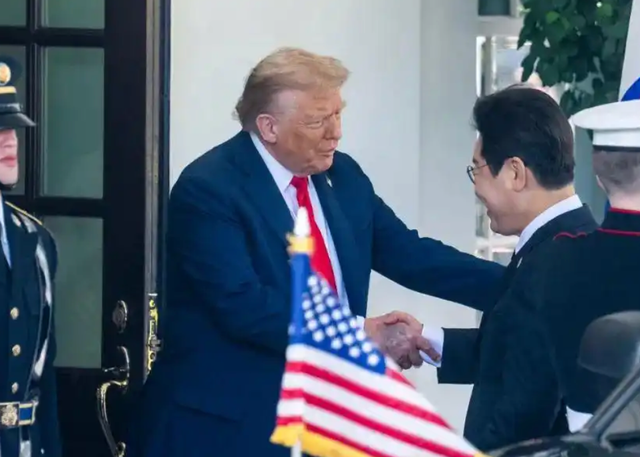 刚见完李在明，不到24小时，特朗普发来邀请，有件大事要和中国谈