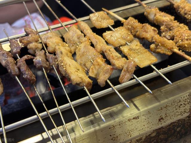 没景点没资源！三小城凭啥从“网红” 变 “长红”？