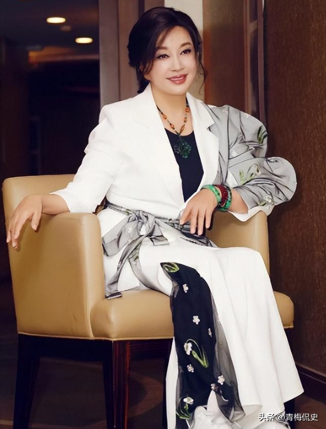 钱再多有什么用？75岁的“风流妖精”刘晓庆，已经走上另一条道路