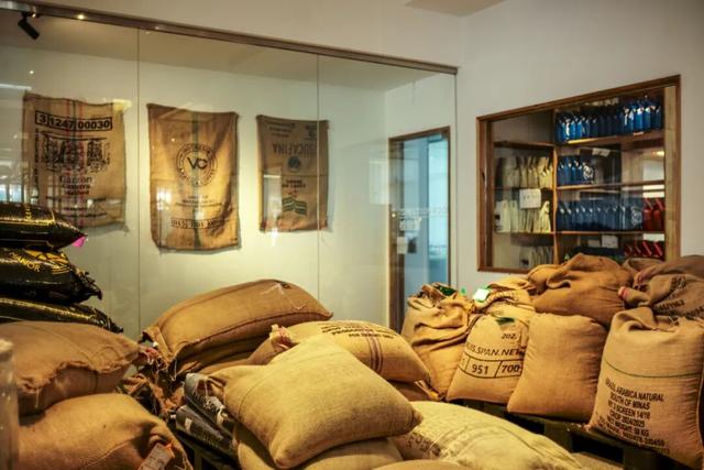 不走寻常路的国际化县城，关心一日三餐，更关心咖啡和汇率