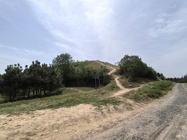 西汉11帝陵都在西安及咸阳，刘邦的长陵中吕后墓冢凸显其历史地位