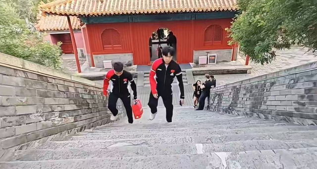 大满贯为啥要到法海寺抽签！北京那么大，就非得到法海寺抽签吗？