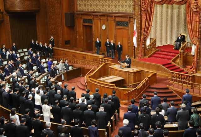 朝鲜核潜艇正式亮相！8700吨巨兽	，半岛安全格局正在彻底改写？