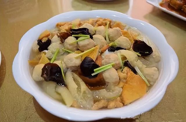 年味十足的山东宝藏小城，不仅是鲁菜重要发源地，还是“中国琉璃之乡”！