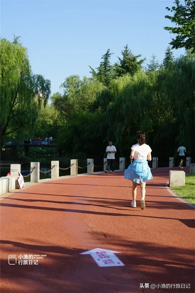 西安这个公园有点“怪”，风景一般，早上的游客却很多！你去过吗