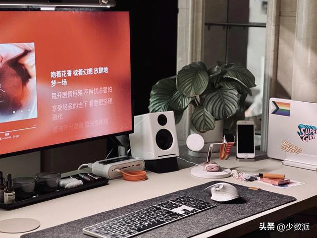 入手梦寐以求的桌面音箱，我终于圆上了学生时代「完美桌搭」的梦