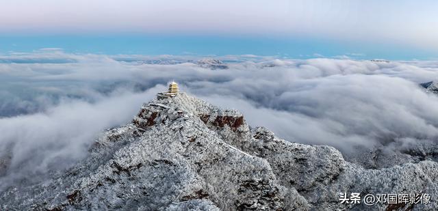 王屋山世界地质公园雪染千峰，美如画卷