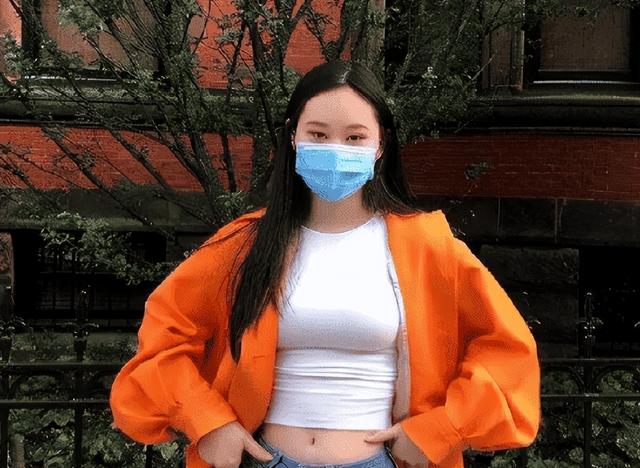 同是李连杰的基因，黄秋燕的女儿和利智的女儿差距太大，令人唏嘘