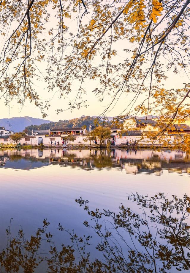 别再只去宏村了！这座水墨小城，藏着大半个徽州的秋，美得更诗意