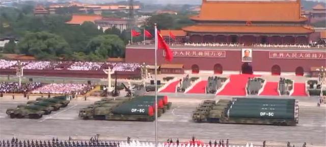 北京阅兵当天，有国家闹事，果然是它，三国联军异动，解放军出动