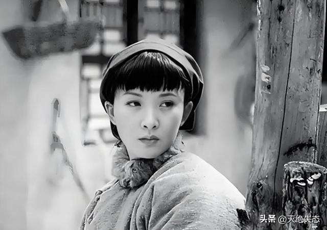 吃里扒外！定居美国13年，回国捞金惨遭“驱逐”，52岁活成了笑话