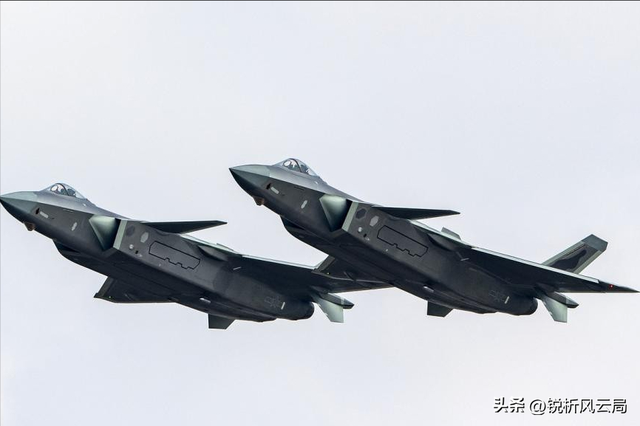 歼20S解锁反舰技能，美军航母遇最大克星，鹰击导弹+隐身作战碾压