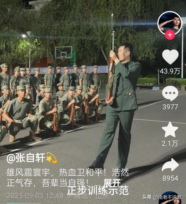 “最帅升旗手”张自轩被骂惨了！面对争议，他用一句话来回应