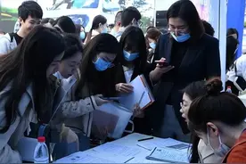 我们普通人该怎么活？上班攒钱，少消费多学习，逆天改命过于渺茫图片