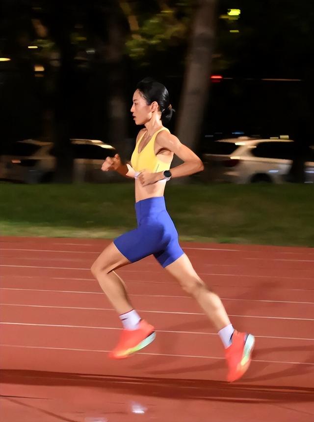 白岩松也没想到，辞退传闻半个月后，医院披露最快女护士离职内情