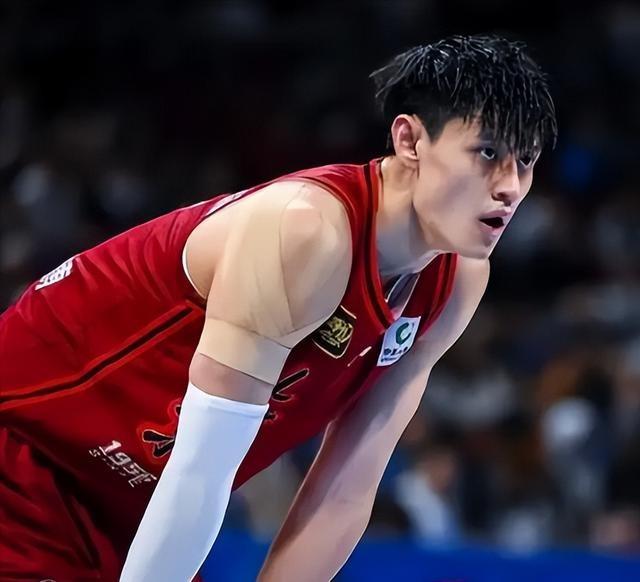 恭喜！22岁曾凡博签约达成，拒绝海外合同重返首钢，奥莫特被裁！