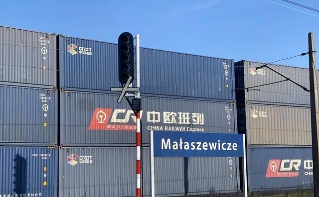 中国反手一招，打得波兰直喊疼！在大国夹缝里玩火，里外不是人