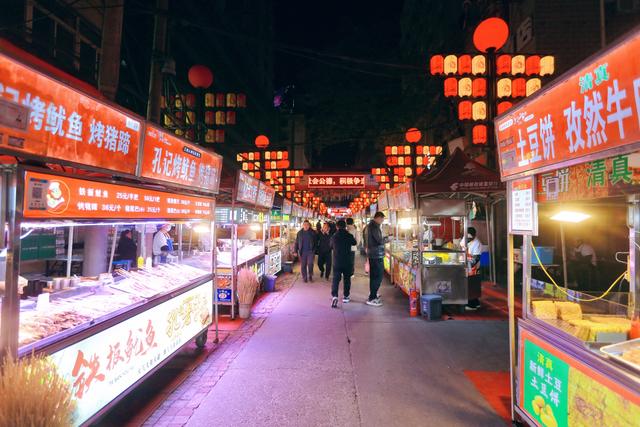 兰州正宁路小吃夜市，一条街，百种味，感受舌尖上的西北风情