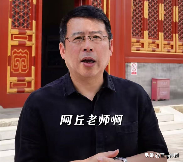 那个曾扬言让中国给全世界道歉，惨遭央视开除的阿丘，如今怎样了