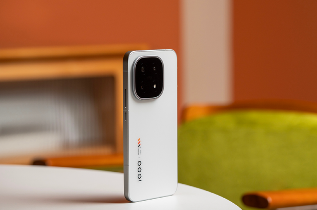 这5款公认“年度最佳”的手机，性能、续航、影像都给力，值得入