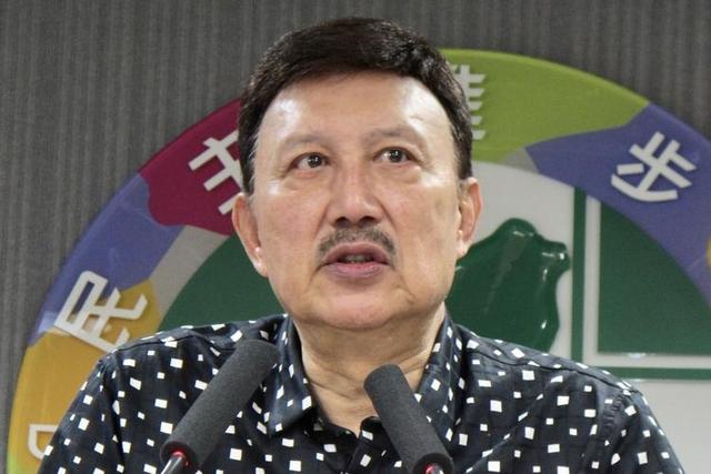 从歌王沦为“台独”的他，赔光家产还欠下百万债务，如今晚年凄凉