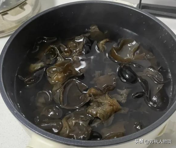 央视曝光！你以为没坏实际早已“细菌爆表”的5种食物，赶紧扔了
