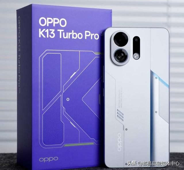 OPPO“乱套了”？骁龙8sGen4+7000mAh+IP69防水，256GB才卖1699