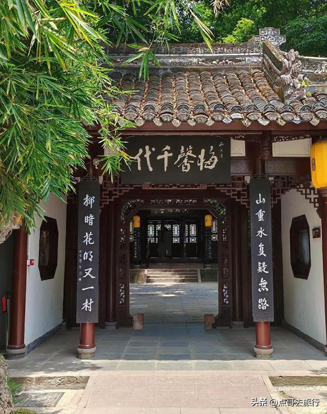 成都清凉避暑胜地，千年前就已闻名，风景如仙境，地铁公交直达！