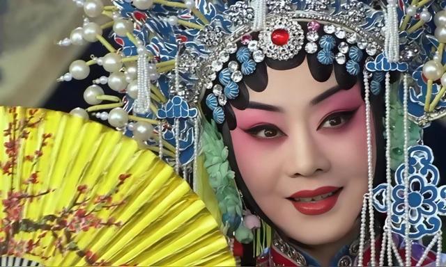 至今未婚未育，身边却有男人陪了近27年，59岁的她才是真人间清醒