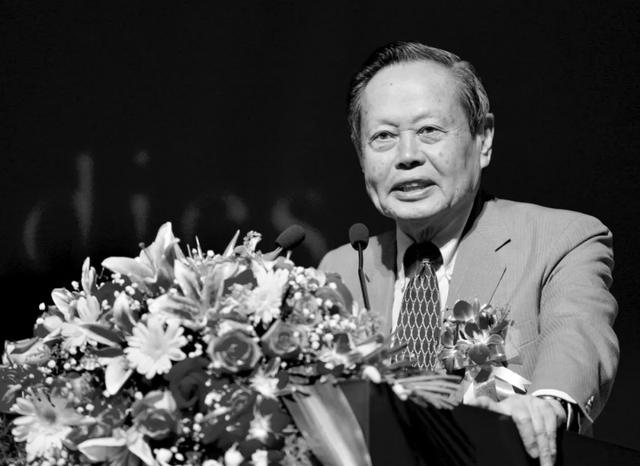 杨振宁逝世，享年103岁，35岁时获诺贝尔物理学奖