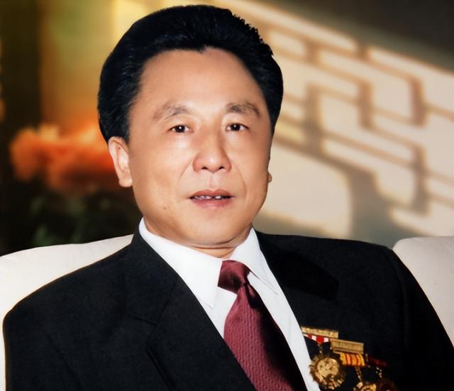 包10位情妇，睡觉靠翻牌，生下11个私生子	，75岁仍在拼命生娃？