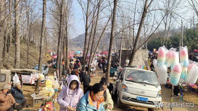 李园温泉最近火了，还真有点神奇，水温在30度左右