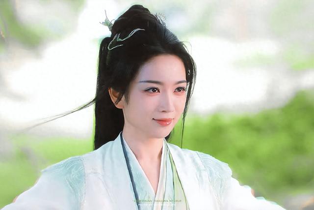 拦腰抱、湿身吻，《暗河传》2搭的他俩，贡献了全剧最大尺度