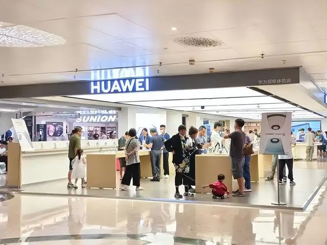 2025Q3全球手机市场淡季增长2.6%，中国下滑，传音增速领跑