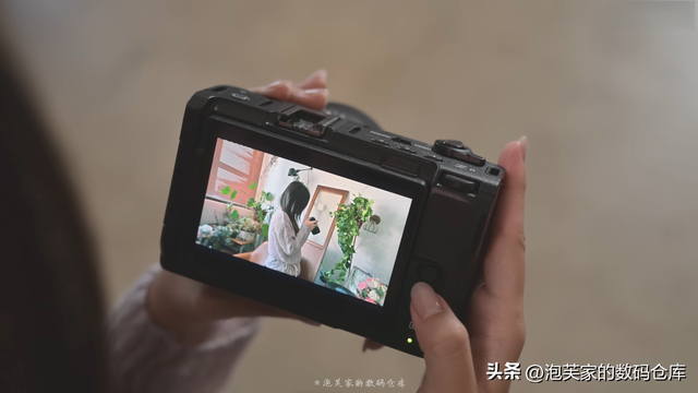 1万3的入门电影机 就能拥有RED 尼康ZR体验 和FX3比你选谁呢？