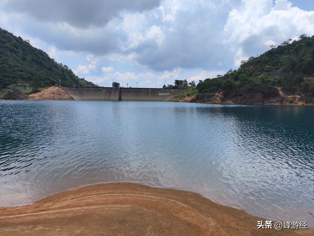 徒步增城牛牯嶂半途而废，邂逅一池碧水，堪称小九寨