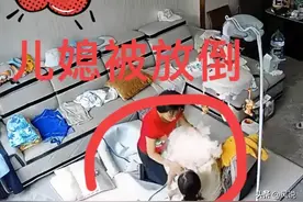 震惊！海南一女子抱着宝宝被婆婆一把推倒！家属在旁边无动于衷！图片