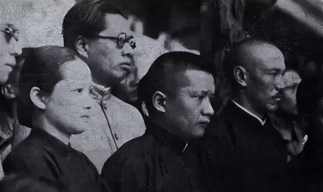 宋庆龄弟弟，拜托杜月笙替自己解决一个人	，说此人不死就是自己死