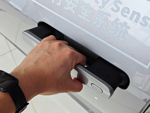 十大信号预示车市巨变！2025年，这些变化正在淘汰旧时代