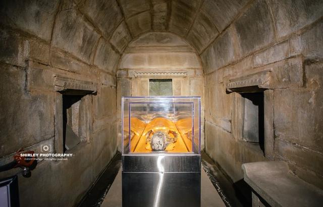 北京神秘的太监墓，地宫龙袍干尸名黄拙吾，为何被怀疑是洪承畴？