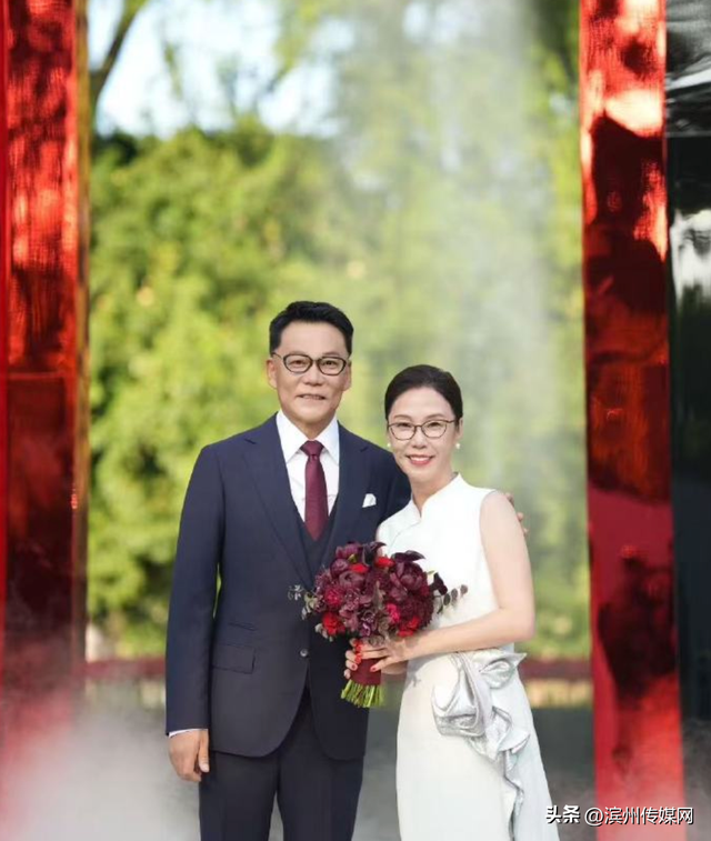 当当网创始人李国庆大婚，张朝阳俞敏洪等名人到场祝福