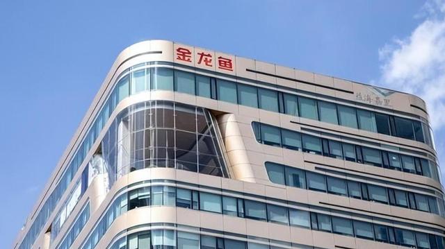 信号越来越明显！新加坡总理公开支持高市后，金龙鱼凉得更快了