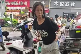 湖南街头流浪女，眼神空洞不会说话，拍摄者：小腹凸起疑似已怀孕图片