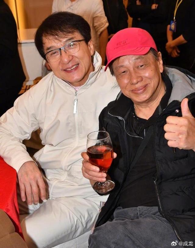 经纪人透露梁小龙去世细节：他坚持了七个小时，期间亲人一直握着他的手;想遵从他的意愿隐瞒死讯