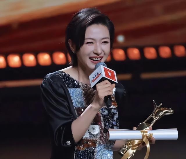 因长的太漂亮，七次拒绝导演“要求”被封杀，如今43岁凭实力走红