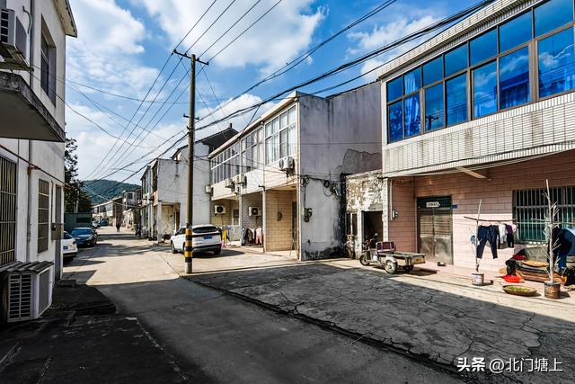 沟南村：因长腰山东麓流水形成的沟渠而得名的小村落